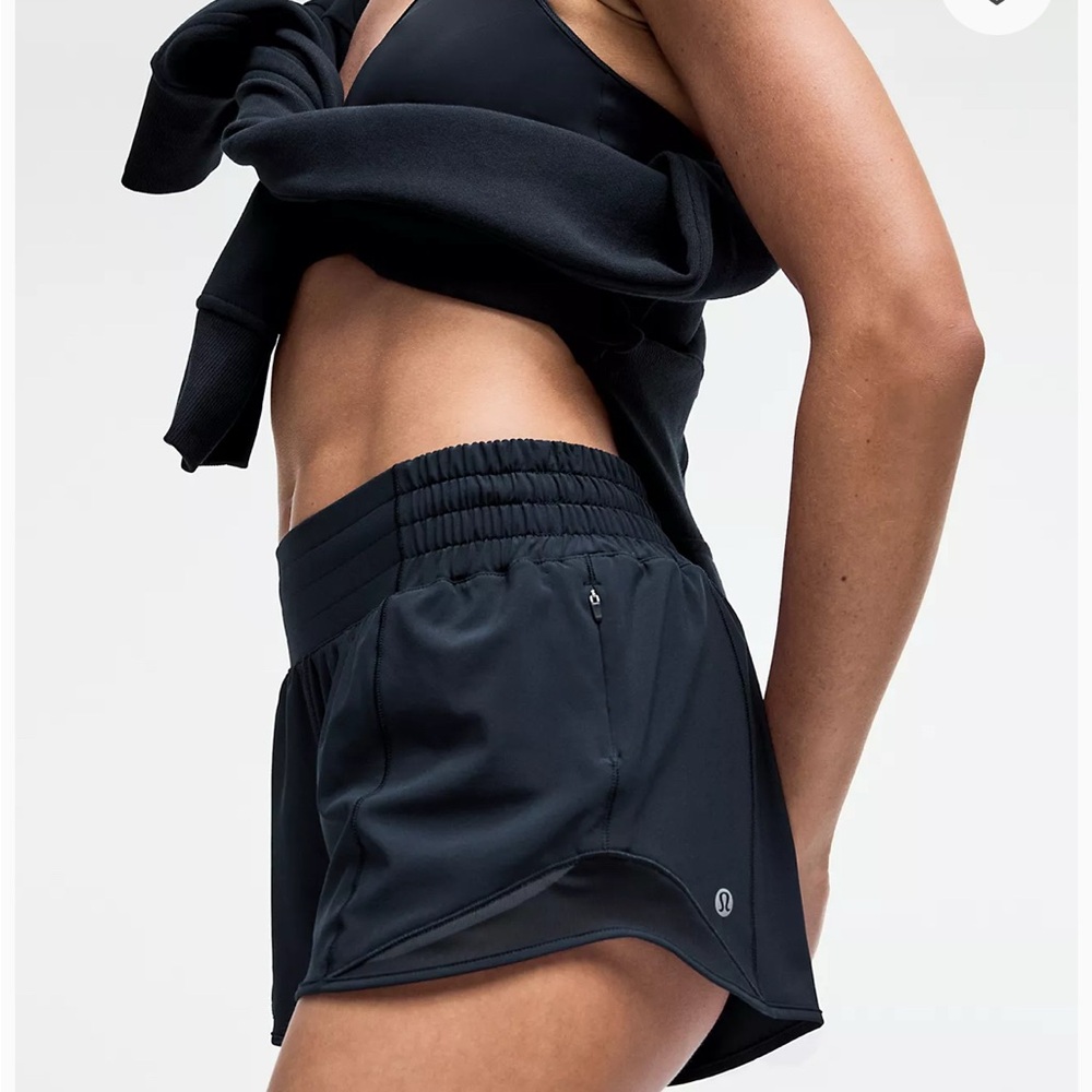 Like new size 4 Lululemon Hottie 2.5” shorts